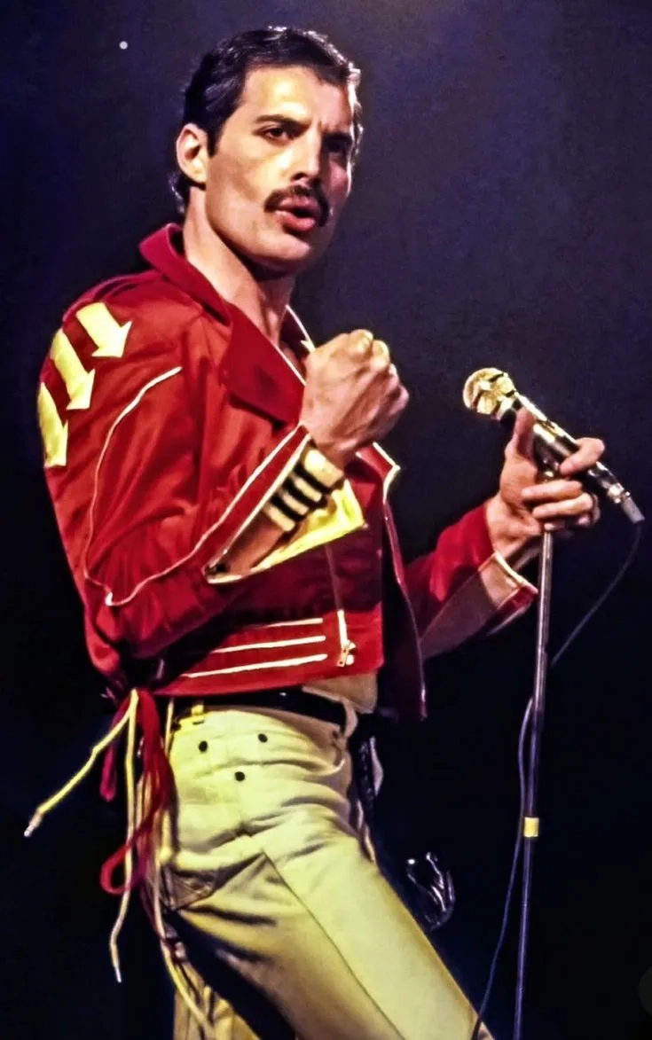 Một trang sách về cuộc đời Freddie Mercury