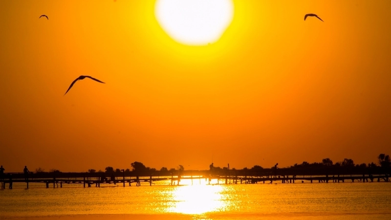 Nền bình minh rực rỡ cho màn hình của bạn