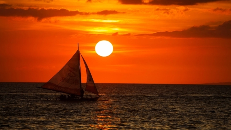 Khoảnh khắc lãng mạn trong hình nền phong cảnh biển đẹp