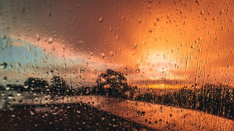 Khoảnh khắc ấn tượng của hình nền mưa rơi