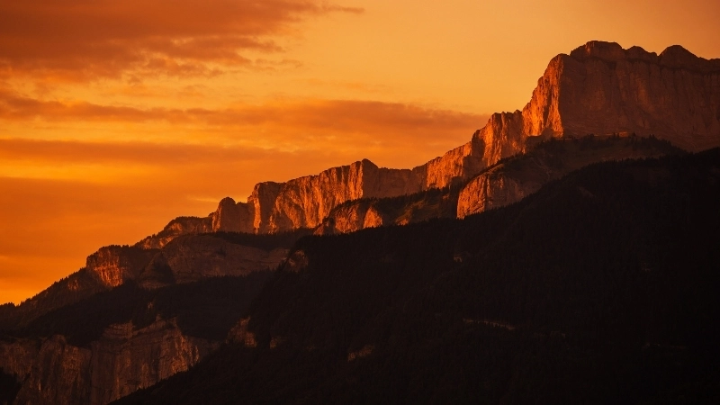 Hình nền phong cảnh núi rừng hoang sơ