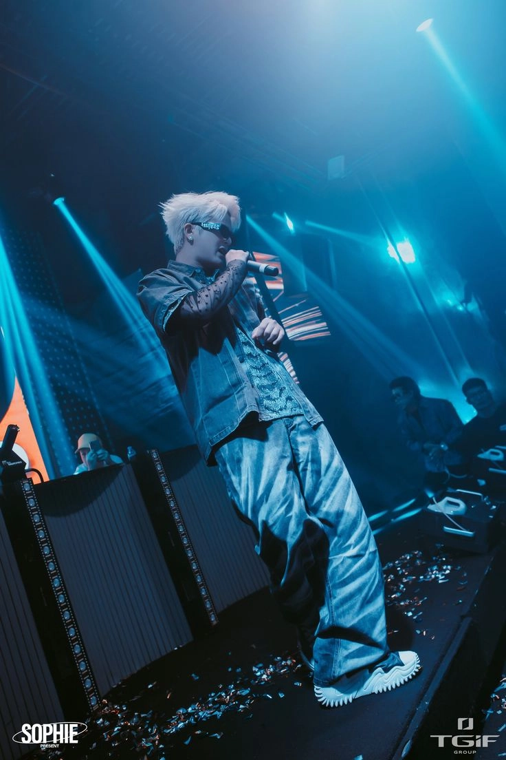 Anh hình nền Rhyder đen trắng nghệ thuật