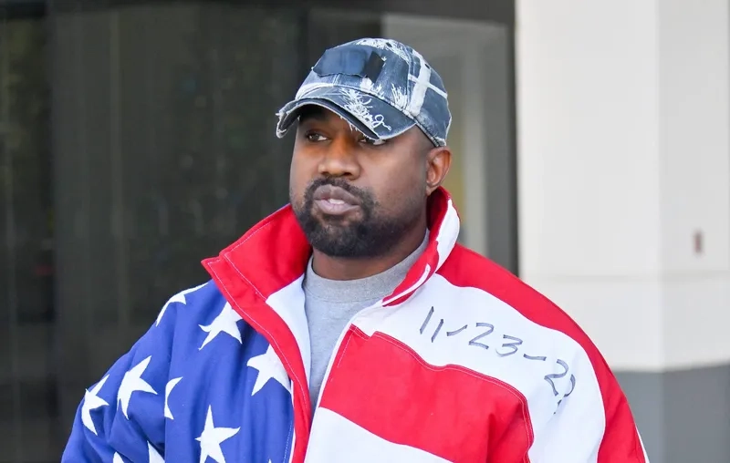 Kanye West trong một sự kiện ra mắt album Donda