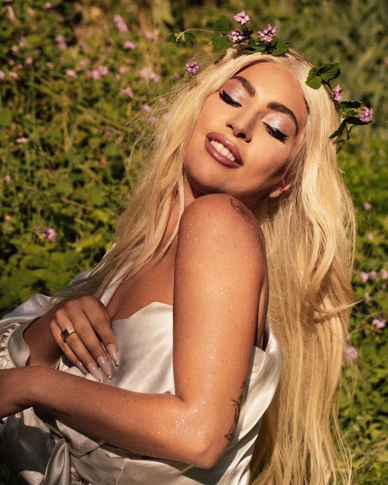 Bìa album Judas Lady Gaga