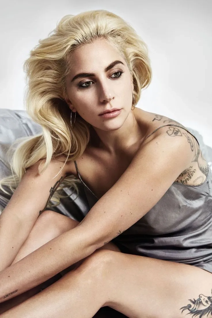 Lady Gaga Bruno Mars trong một sự kiện