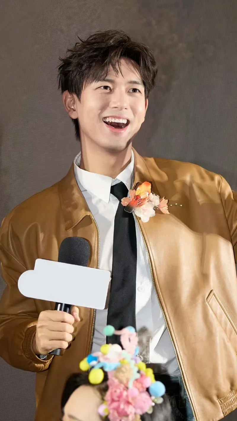 Khoảnh khắc đời thường trên weibo Lý Hiện