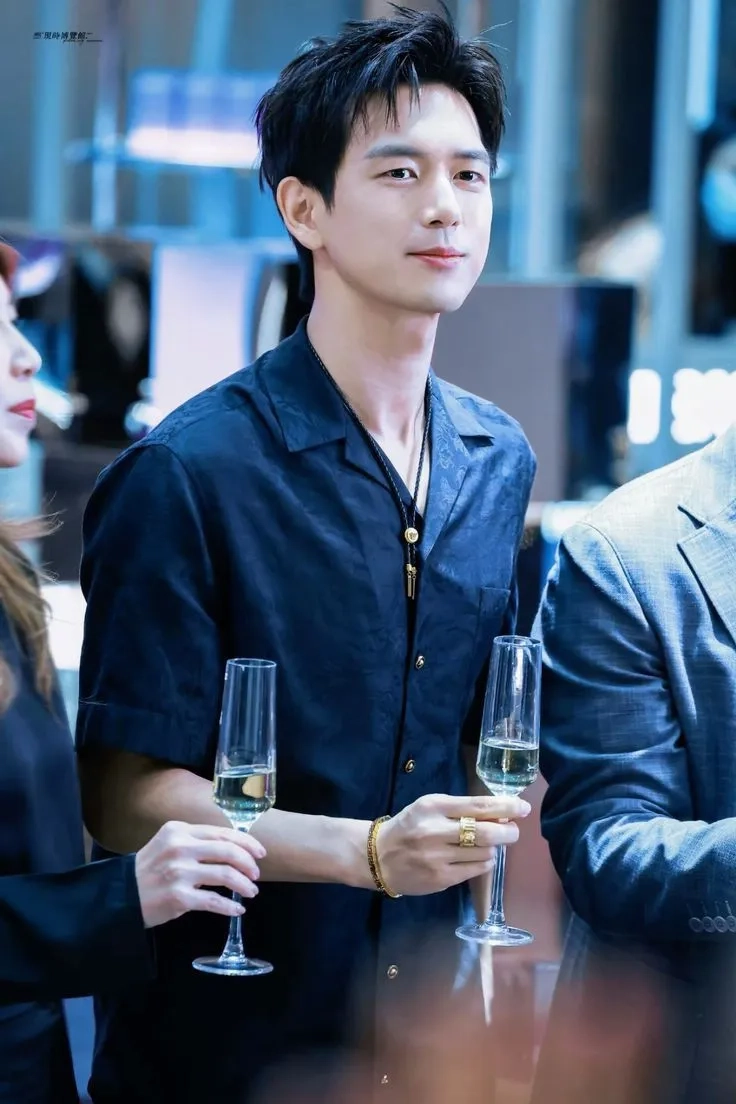 Gun Thần trong phim cá mực hầm mật