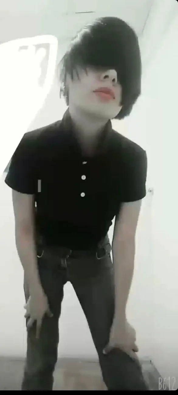 Nỗi buồn đặc trưng trong meme emo buồn