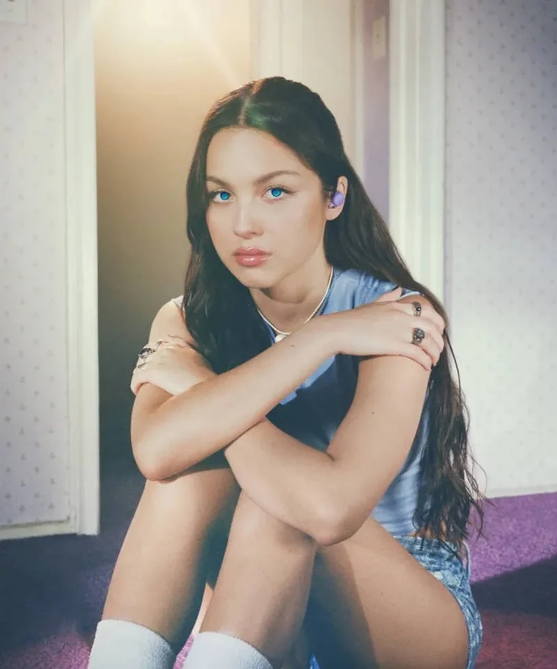 Các món đồ độc đáo trong olivia rodrigo merch