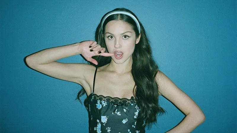 Bản hit làm nên tên tuổi drivers license olivia rodrigo