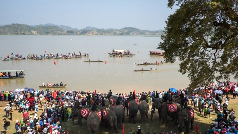 Bình yên phong cảnh ở Buôn Đôn