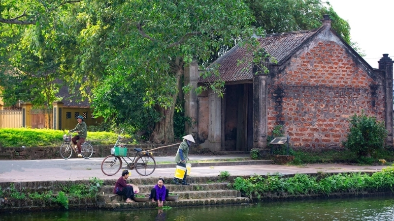 Hình ảnh cổng làng cổ Đường Lâm rêu phong