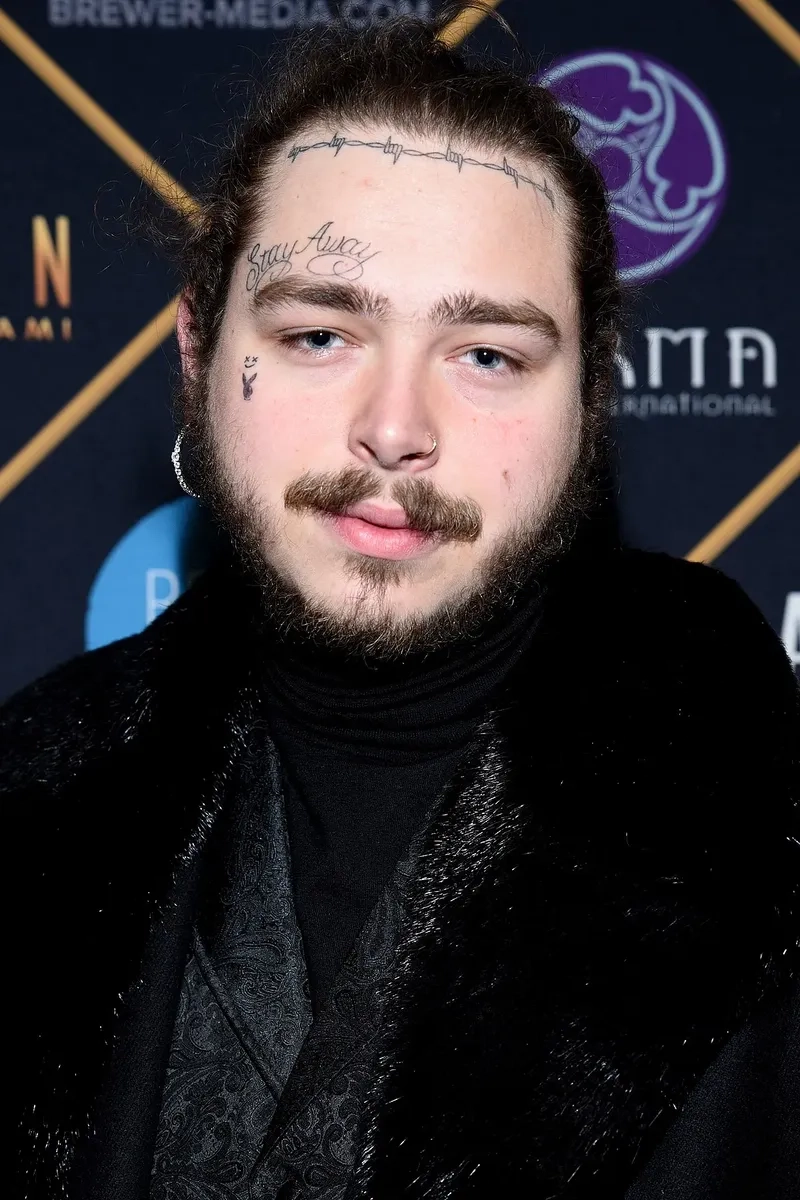 Khoảnh khắc trong MV Post Malone Sunflower