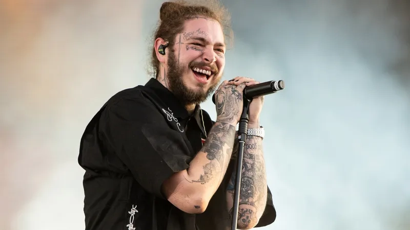 Post Malone biểu diễn trên sân khấu