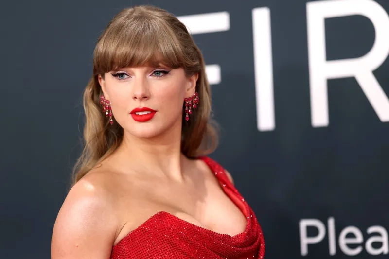 Phong cách thời trang của Taylor Swift
