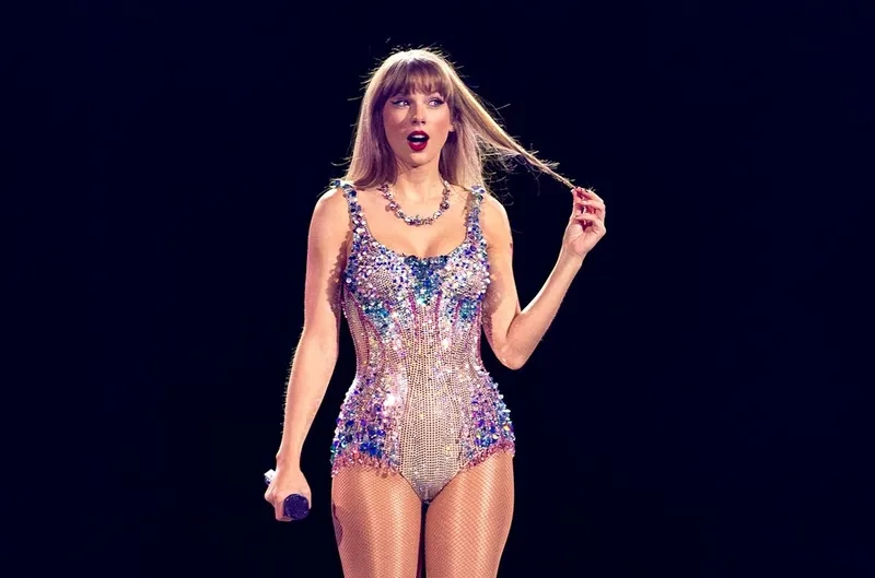 Hậu trường MV Cardigan của Taylor Swift