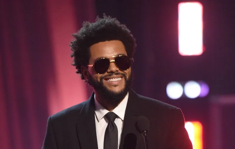 The Weeknd và ca khúc The Hills khuấy động sân khấu