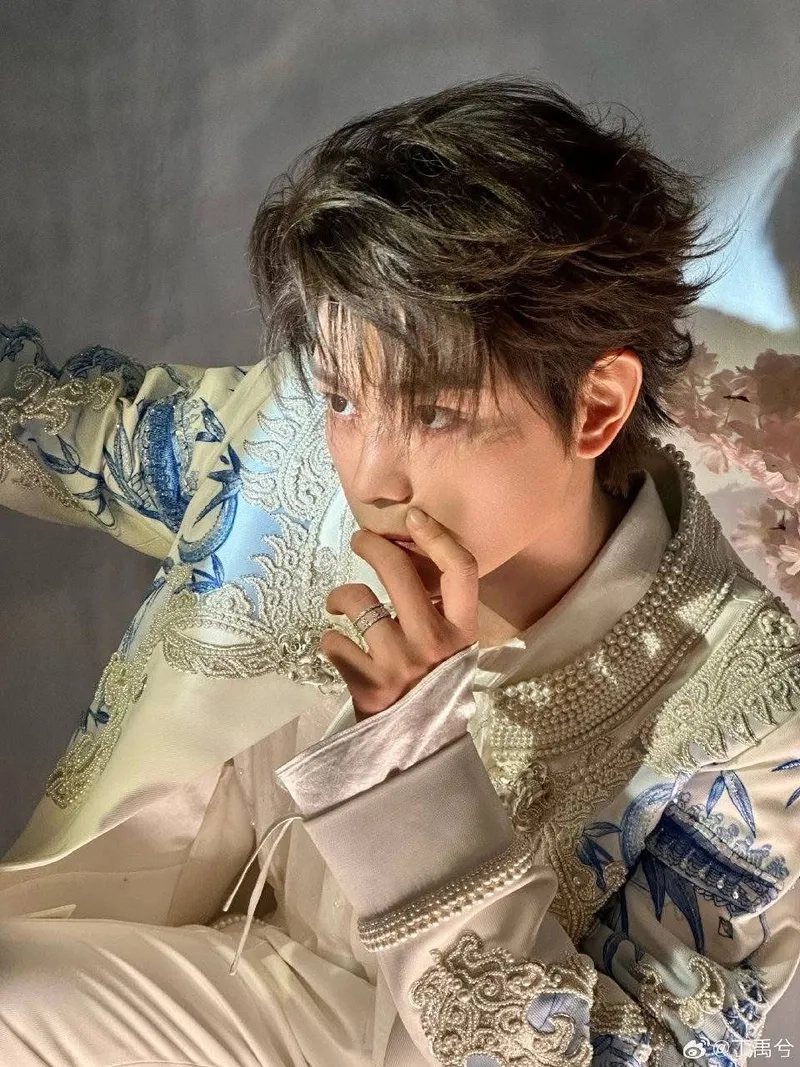 Khí chất đế vương trong vu thích phong thần