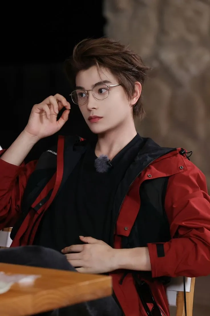 Thông tin chi tiết trong tiểu sử vu thích