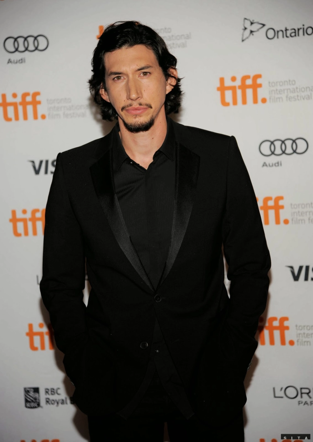 Vẻ ngoài lịch lãm trong Adam Driver House of Gucci