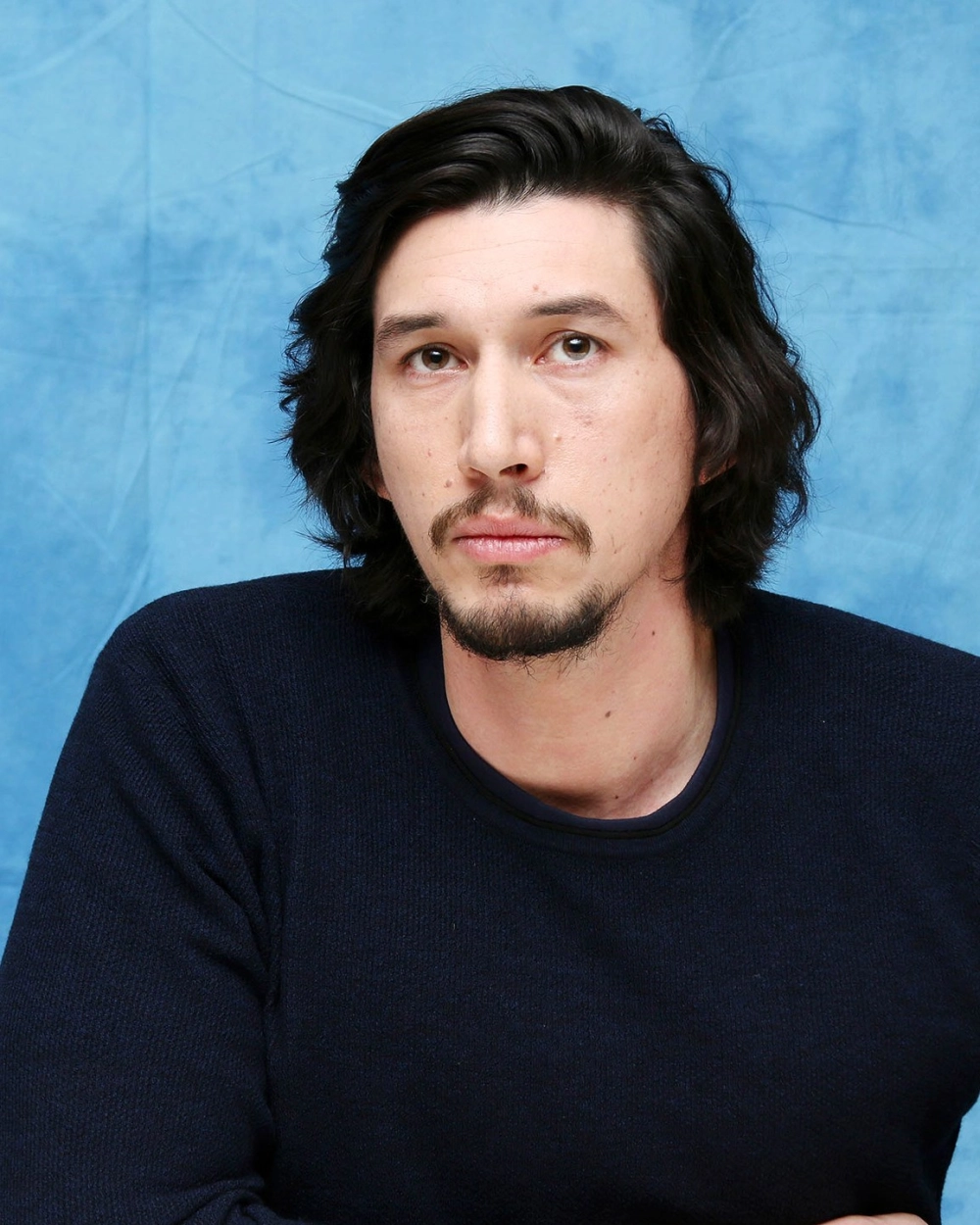 Adam Driver hóa thân thành huyền thoại xe hơi Ferrari