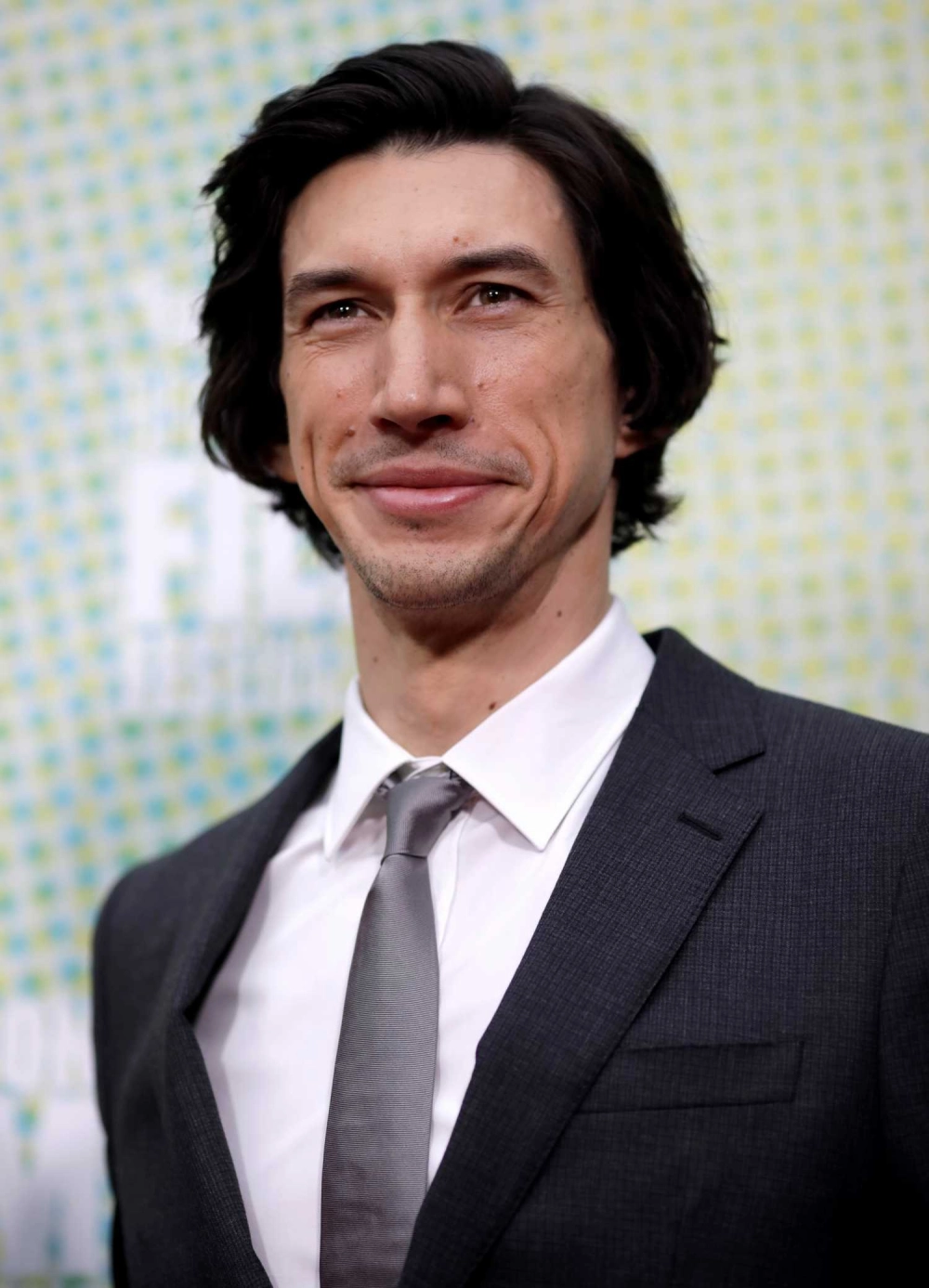Tạo hình Adam Driver Kylo Ren đầy quyền lực