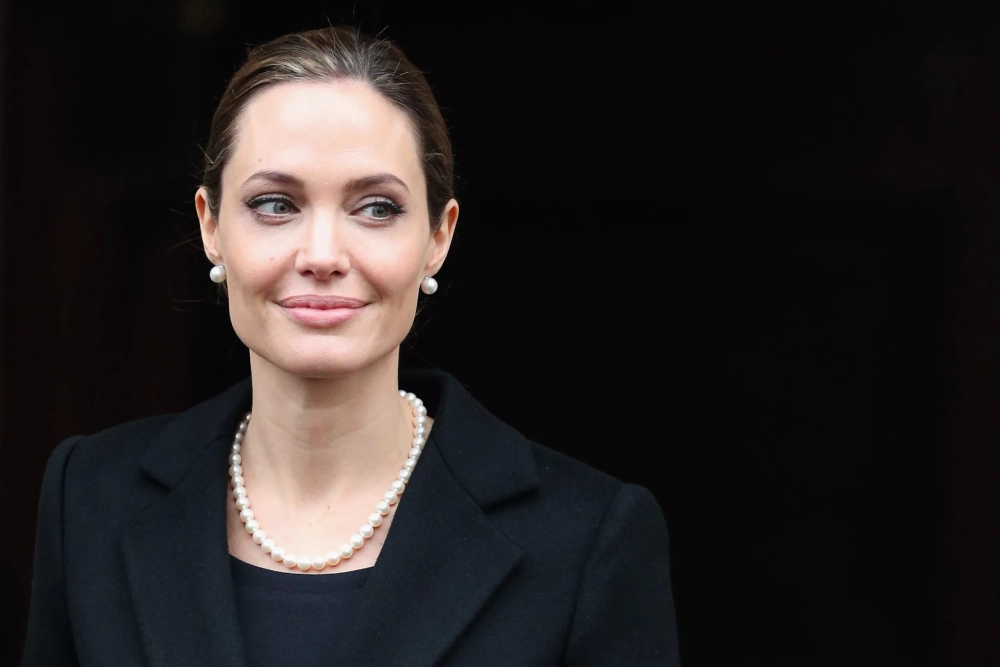 Bài đăng ý nghĩa trên Instagram của Angelina Jolie