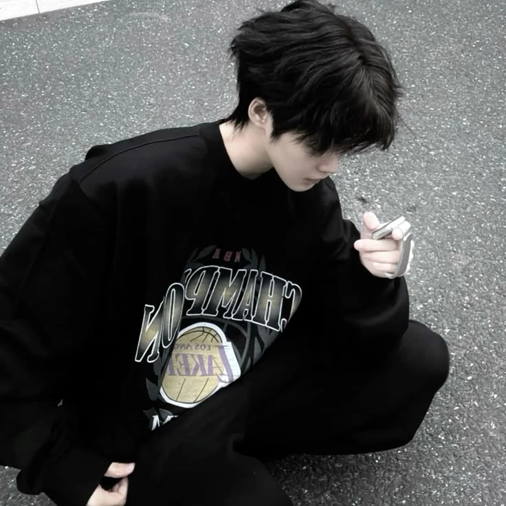 Vẻ ngoài của avatar nam ngầu lạnh lùng