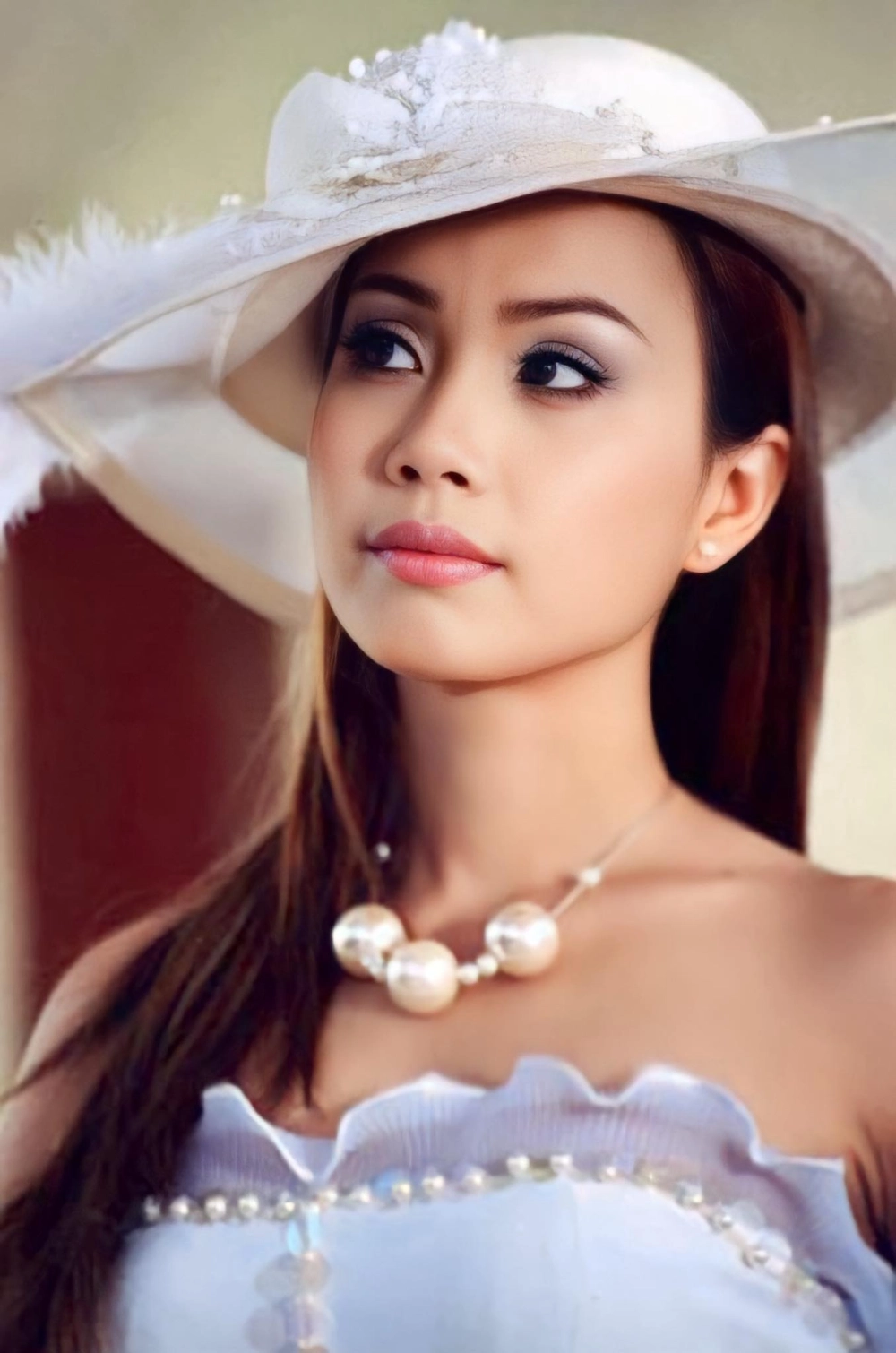 Vẻ đẹp đằm thắm của ca sĩ Cẩm Ly