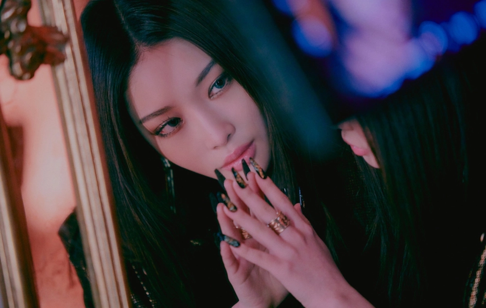 Nữ hoàng trình diễn solo Chung Ha