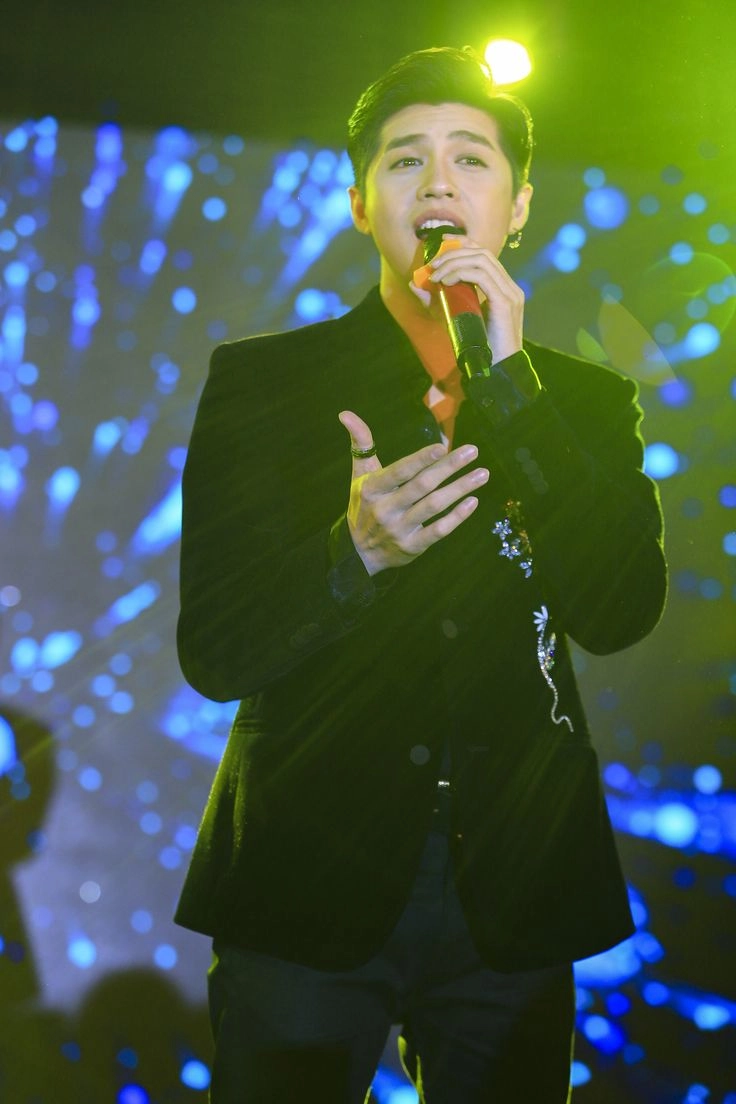 Câu chuyện tình buồn trong lời bài hát đức phúc hết thương cạn nhớ