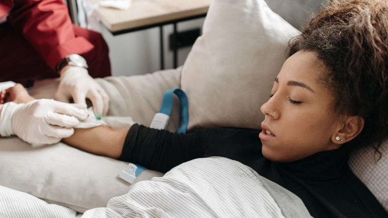 Hình ảnh nốt sốt xuất huyết trên da khi căng ra không biến mất