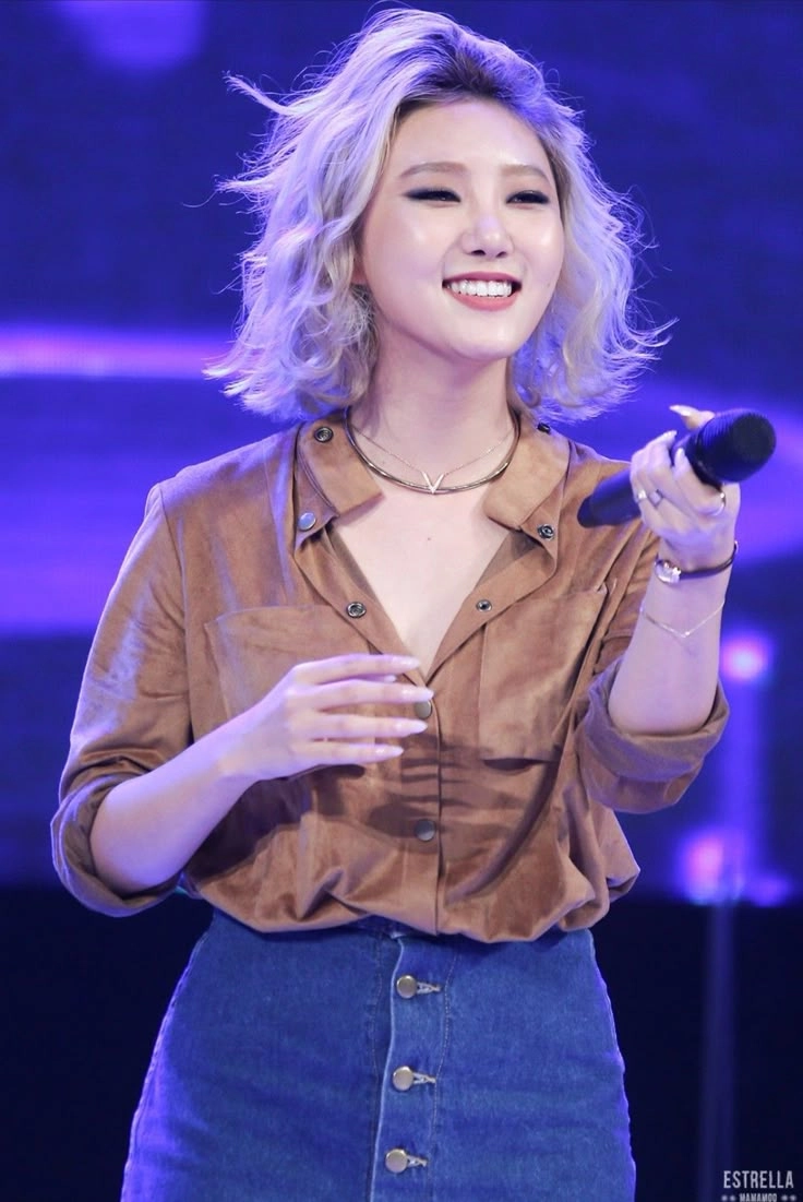 Tạo hình mạnh mẽ trong Hwasa I'm a B