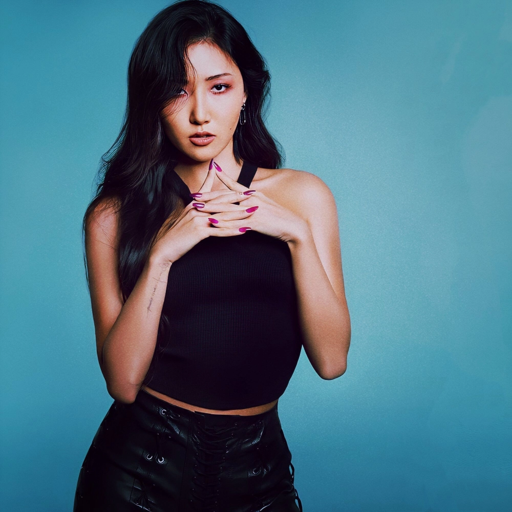 Biểu cảm cuốn hút của Hwasa Mamamoo
