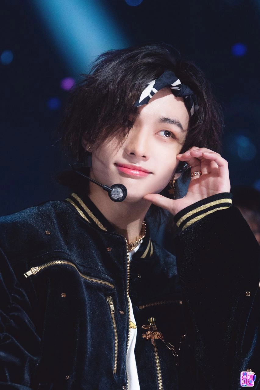 Hoàng tử Hyunjin Stray Kids trên sân khấu
