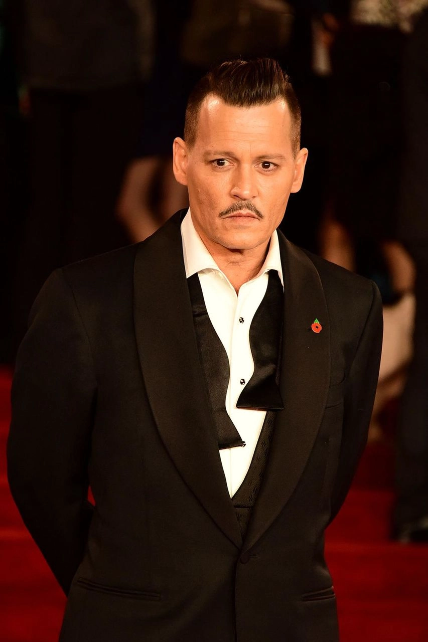 Nhan sắc lãng tử của johnny depp lúc trẻ