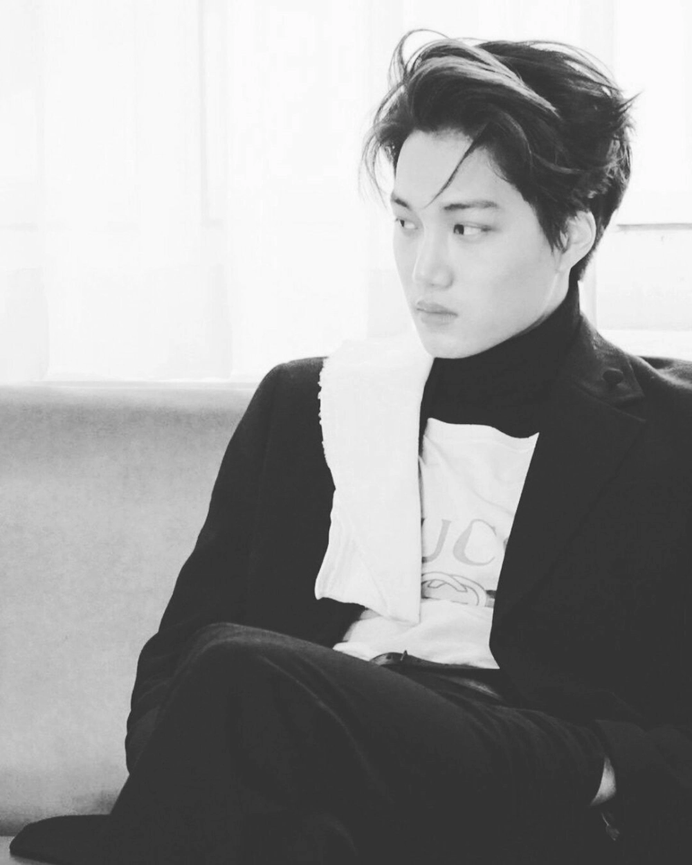 Vũ đạo cuốn hút trong MV Kai Rover