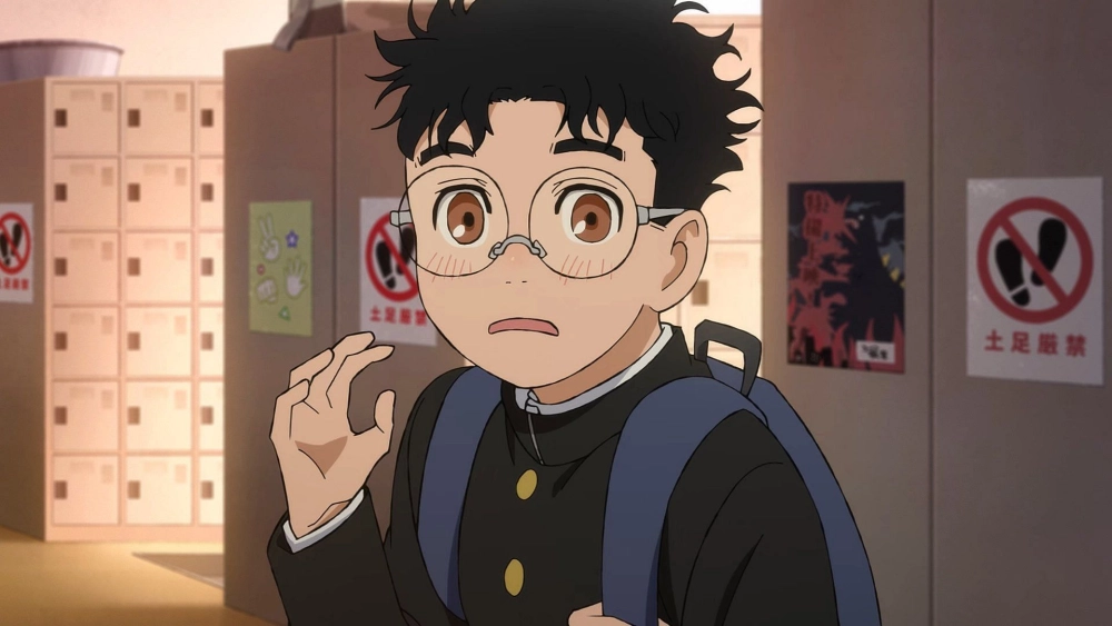 Okarun Dandadan trong bộ đồng phục học sinh