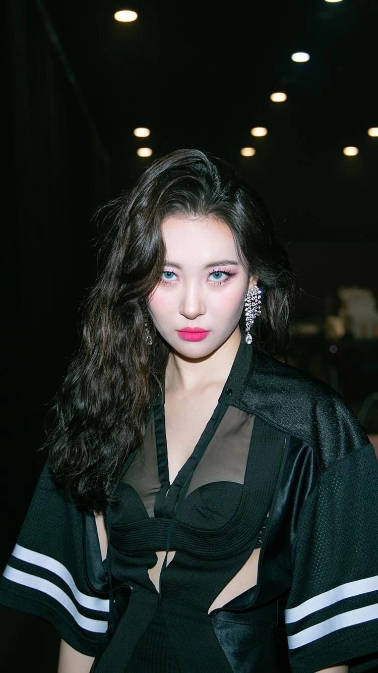 Nữ hoàng solo Sunmi trên sân khấu