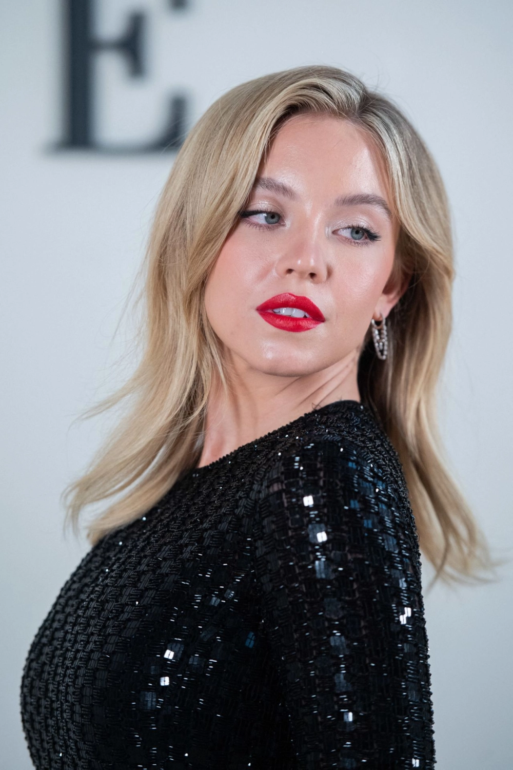 Jenna Ortega trên thảm đỏ sự kiện lớn