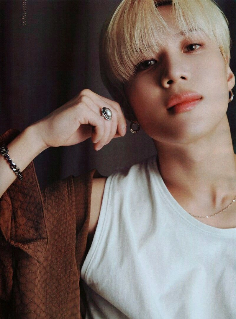 Hình ảnh trưởng thành của Taemin nhập ngũ