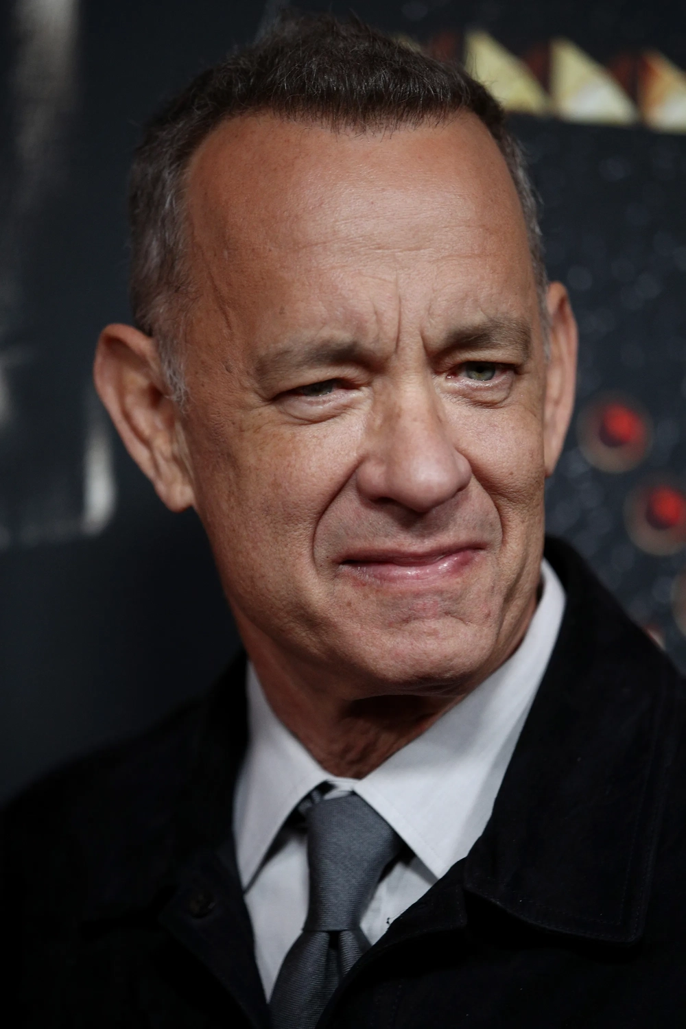 Nụ cười thân thiện đặc trưng của Tom Hanks