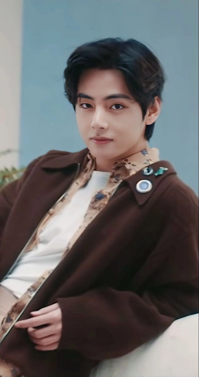 Nhan sắc siêu thực của Kim Taehyung