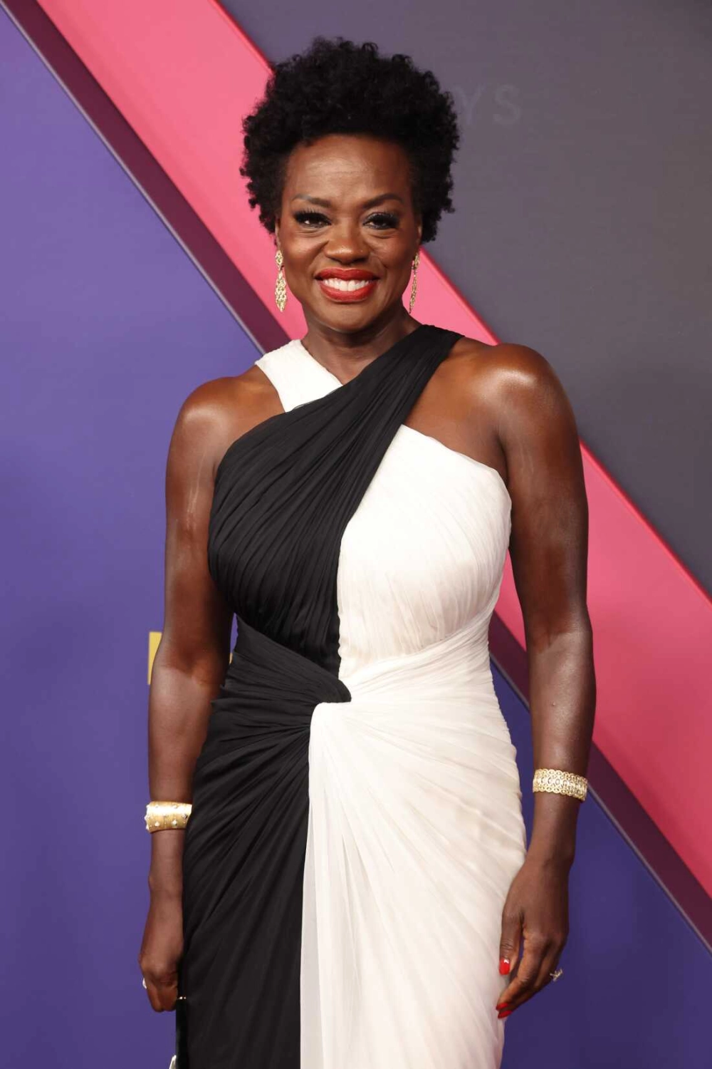 Vẻ mặt cương nghị của Amanda Waller