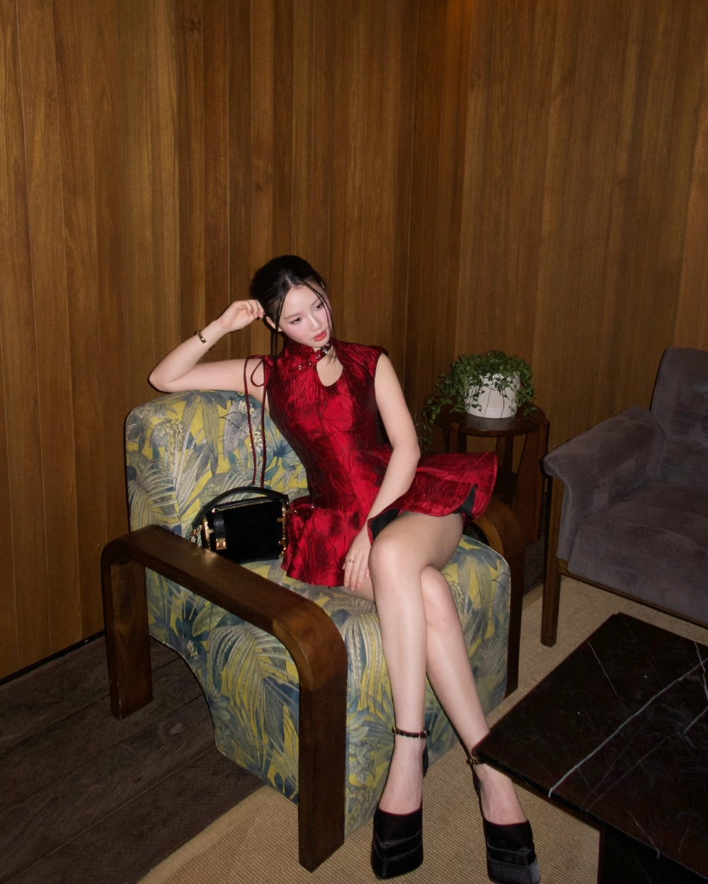 Ảnh mạng xinh gái thân hình bốc lửa cuốn hút