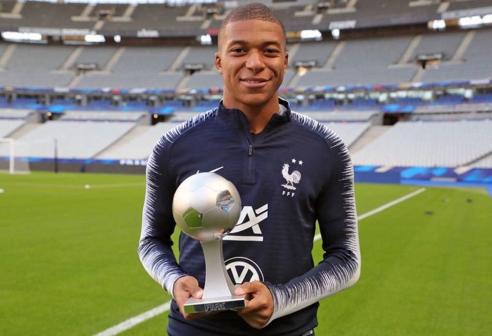 Kylian mbappé girlfriend đời tư ngôi sao