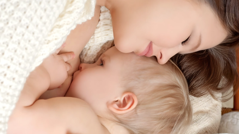 Kiên trì và vỗ về để trẻ không cảm thấy bị bỏ rơi