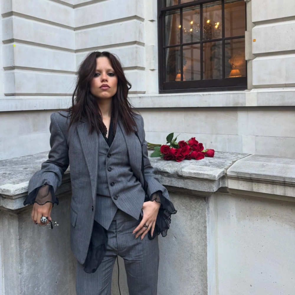 Cập nhật những hình ảnh hậu trường và cuộc sống đời thường qua jenna ortega ig.